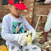 可能是 1 人和小孩的圖像