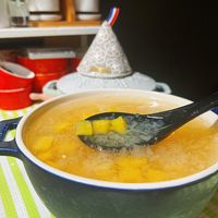 可能是拉麵、豆腐和粥的圖像