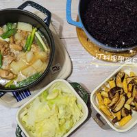 可能是香菇、火鍋、豆腐和文字的圖像