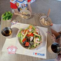 可能是 1 人、豆腐和文字的圖像