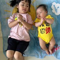 可能是 2 個人和嬰兒的圖像