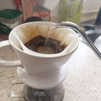 可能是咖啡機和咖啡杯的圖像