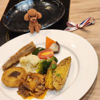 可能是豆腐、肉排、炸丸子和文字的圖像