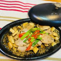 可能是豆腐、燉小牛膝和文字的圖像