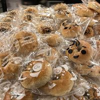 可能是餅乾、燕麥餅乾和英式瑪芬的圖像