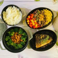 可能是北非小米飯、豆腐和文字的圖像