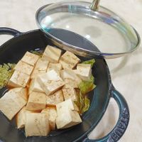 可能是火鍋、豆腐和文字的圖像