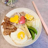 可能是拉麵、水波蛋、蛋黃和文字的圖像