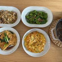 可能是炒麵、拉麵、豆腐、麵和義大利麵的圖像