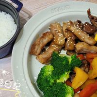 可能是肉排和文字的圖像