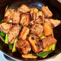 可能是香菇和燉小牛膝的圖像