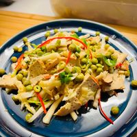 可能是炒麵、豆腐、麵、拉麵和義大利麵的圖像