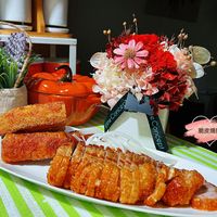 可能是水果塔、半圓形餡餅、巴布卡麵包和文字的圖像