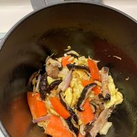 可能是香菇和煙燻鮭魚的圖像