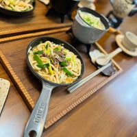 可能是火鍋、豆腐、拉麵和文字的圖像