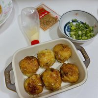 可能是牧羊人派和炸丸子的圖像