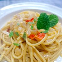 可能是義大利麵、炒麵和麵的圖像