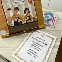 可能是 2 個人和文字的圖像