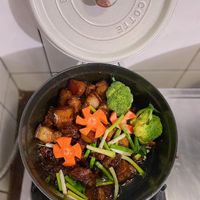 可能是豆腐和燉小牛膝的圖像