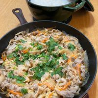 可能是麵、炒麵、炒飯和西班牙大鍋飯的圖像