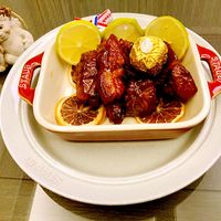 可能是甜點、草莓和文字的圖像