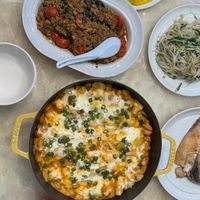 可能是燉小牛膝、西班牙大鍋飯、豆腐和炒飯的圖像