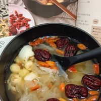 可能是粥、火鍋、龍眼和文字的圖像