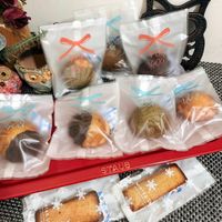可能是巴布卡麵包、戚風蛋糕和文字的圖像