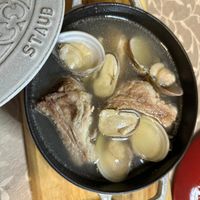 可能是燉小牛膝和文字的圖像