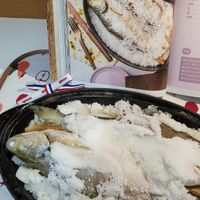 可能是鯷魚和文字的圖像