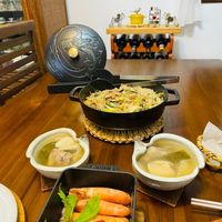 可能是豆腐、拉麵、火鍋和文字的圖像