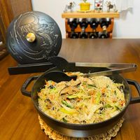 可能是炒麵、豆腐和炒飯的圖像