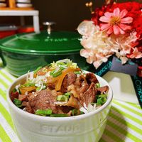 可能是麵、炒飯和文字的圖像