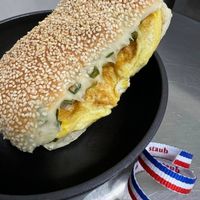 可能是肉餡餅和歐姆蛋的圖像