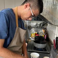 可能是 1 人和食物的圖像