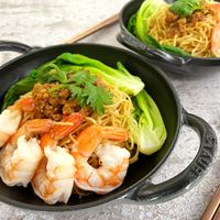 可能是麵、義大利麵和炒麵的圖像