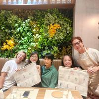 可能是 4 個人和文字的圖像