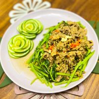 可能是義大利麵、炒飯和文字的圖像