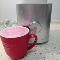 可能是泡茶器和文字的圖像
