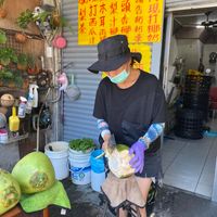 可能是 1 人、食物和文字的圖像