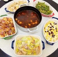可能是火鍋、豆腐、炒飯和炒麵的圖像