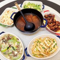 可能是火鍋、豆腐和炒麵的圖像