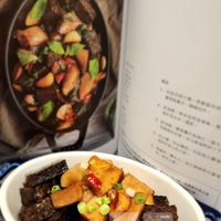 可能是香菇、豆腐、火鍋和文字的圖像