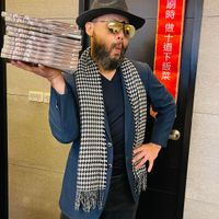 可能是 1 人和站立的圖像