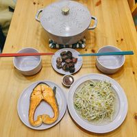 可能是香菇、麵和火鍋的圖像