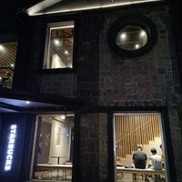 可能是 2 個人和照明的圖像