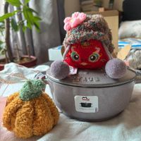 可能是貓頭鷹和玩具的圖像