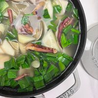 可能是粥、香菇和火鍋的圖像