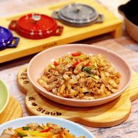 可能是炒麵、炒飯和豆腐的圖像
