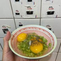 可能是拉麵、水波蛋、蛋黃、粥和文字的圖像
